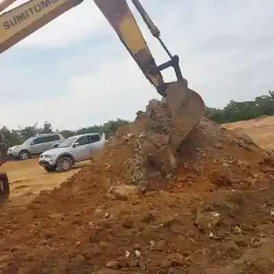 Pengambilan Tanah Dolomit Bahan Keramik